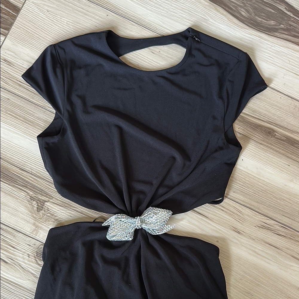 Zara Women’s Elegant Black Dress with Silver Accent Bow in Middle Waist - Picture 3 of 10